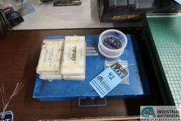 (LOT) ASSORTED SCREWS