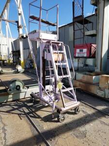 ADJUSTABLE HEIGHT WORK PLATFORM 